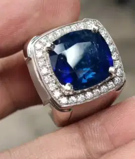 Natural blue saphire srilanka 7,5crt rangka perak hand made.