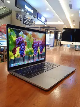 Macbook Pro 13inch 2020 8/256