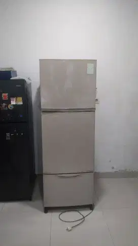 di jual lemari es 3 pintu merek toshiba