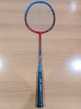 Raket badminton Yonex