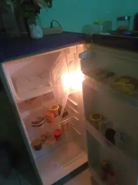 Kulkas 1 pntu sgt dngin lengkap free lalamove