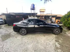 BMW 320i 2022 Bensin