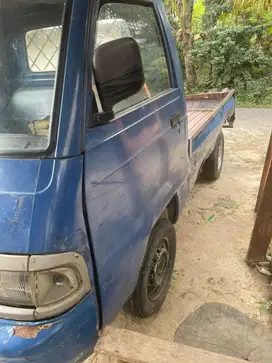 Mobil pickup carry tidak terpakai