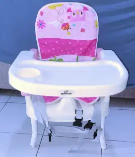 Kursi dan meja makan untuk anak
