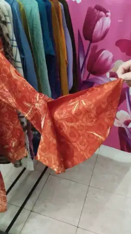 Atasan couple batik sutra merah oranye ( sepasang )