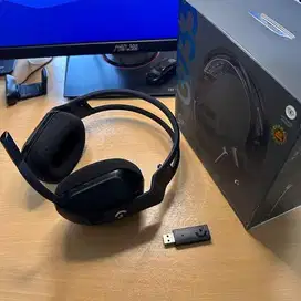 Logitech headphone gaming G733 dan Mouse gaming Razer Basilisk X mulus