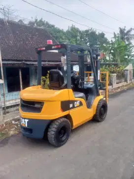Forklift 3 Ton Caterpillar