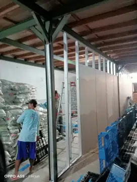 dinding partisi dan plafon