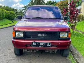 Isuzu Panther 1995 Deluxe