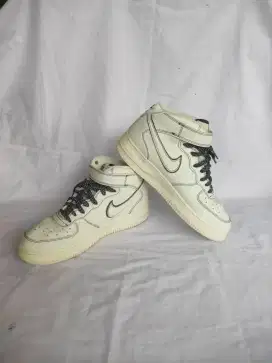 Nike air force 1 07 mid white size 40