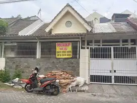 Disewakan rumah minimalis di mulyosari prima semi furnish