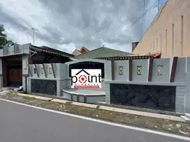 Rumah Bagus 265m² Dekat Stadion Manahan Soli