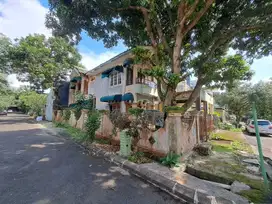 Dijual rumah Hoek 2 lantai lokasi strategis dekat bsd