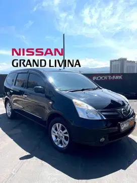 Grand Livina XV AT 2012 Hitam