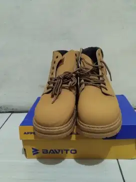 Sepatu kulit gunung