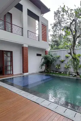 Villa Tropis dengan Pendopo dan Kolam Renang di Balecatur