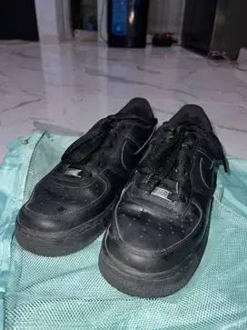 SEPATU NIKE ORIGINAL AF 1 FULL BLACK UKURAN 40