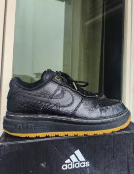 Nike Air Force 1 Luxe Black Gum sz 44
(ORI)