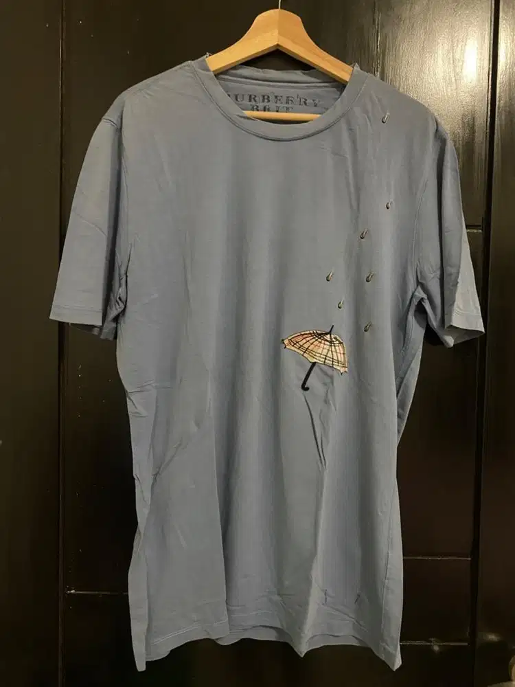 Baju kaos burberry