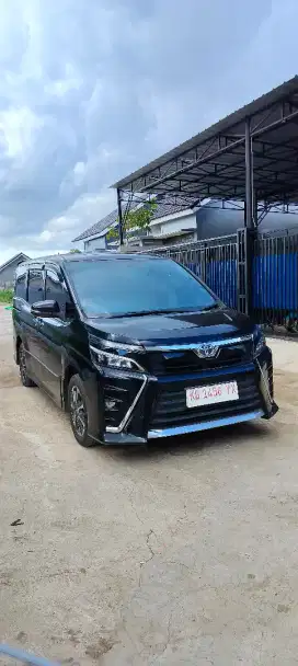 Toyota voxy 2.0 matic tahun 2019