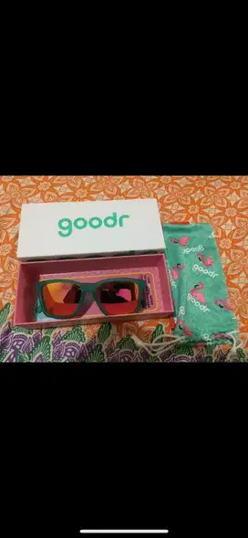 Kacamata running “Goodr”