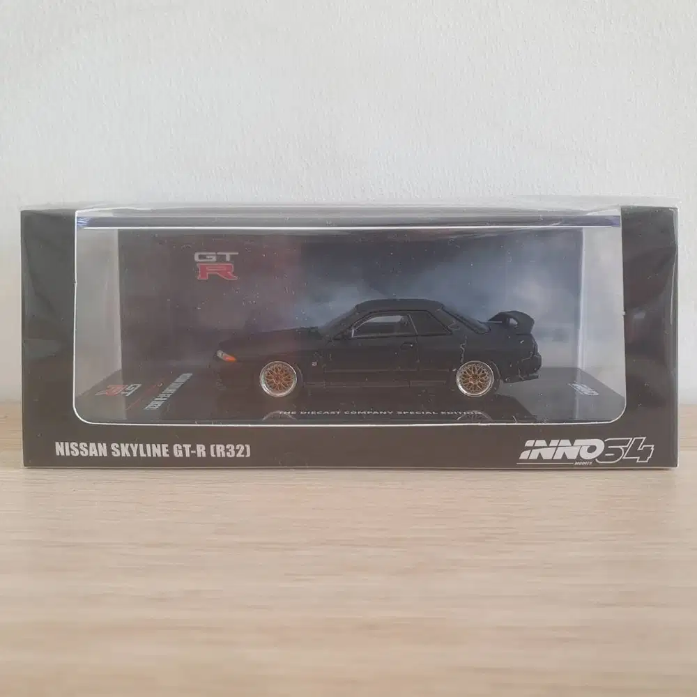 Inno64 Nissan Skyline GT-R R32 1/64 (Matt Black, The Diecast Company)