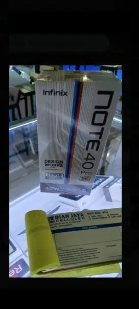 Infinix note 40 pro 5G layar lengkung curve