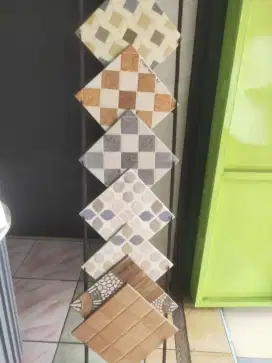 keramik kamar mandi 25x25