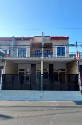Rumah 2 Lantai Strategis Di Harapan Indah Bekasi