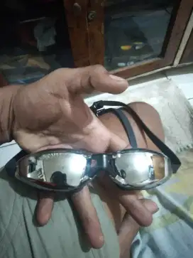 Kacamata renang anti UV