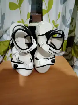 Sepatu Wanita Putih Bersih