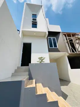 Rumah baru 3 lantai di Cilangkap Cipayung p Jakarta Timur