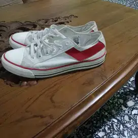 Sepatu brand pony size 39 ke 40, putih original