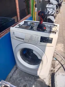 Jual mesin cuci bekas dan servis m xuci berbagai type dan mrek garansi