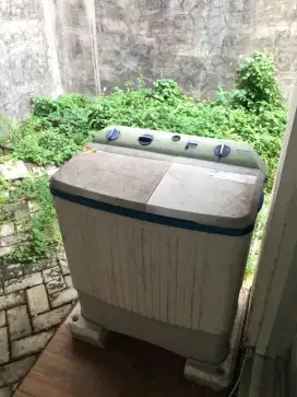 Mesin Cuci Polytron Bekas