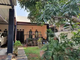 Dijual dengan furniture rumah besar nyaman murah lokasi strategis