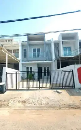 Jual Rumah Jalanan Utama Row 3 mobil di gading imperial