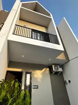 RUMAH VILLA DEKAT SUKUN FULL FURNISHED