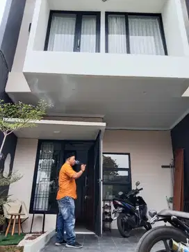 Rumah baru siap huni. 3kt 2km 2 lantai 599 juta