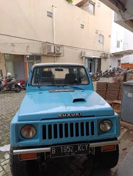 Mobil jeep Suzuki Jimny 4x4