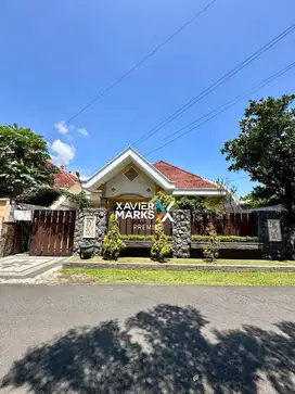 DIJUAL RUMAH 2 LANTAI SIAP HUNI DAERAH BUNGA² MALANG