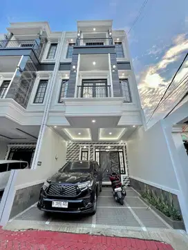 Jual Rumah 3 Lantai dekat Gerbang tol di Jaksel