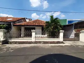 Rumah Clasik Tanah Luas Murah di Komplek Housing Pondokgede Bekasi