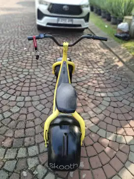 Dijual scooter electric nyaman untuk touring santai..