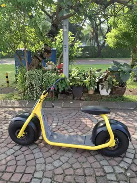 Dijual scooter electric nyaman untuk touring santai..