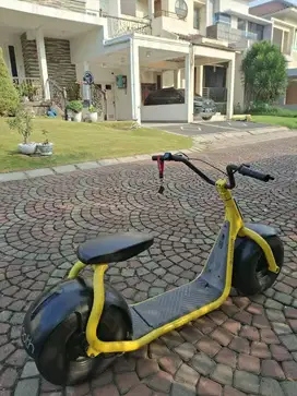 Dijual scooter electric nyaman untuk touring santai..