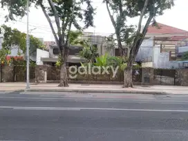 Rumah Besar Raya Darmo Nol Jalan Raya