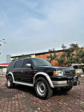 (LOW KM) Ford Everest TDI XLT Automatic 4x2