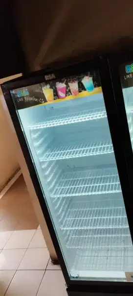 Di jual showcase / chiller / kulkas
