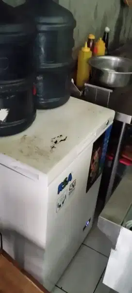 Dijual chest freezer